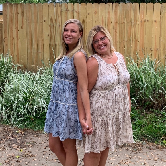 Meet your Posher, Madison and Tammi - Picture 2 of 2